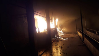 Ada 13 Petak Toko di Padang Teater Terbakar