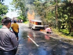 Mobil Bawa Bensin Terbakar di Geragahan 