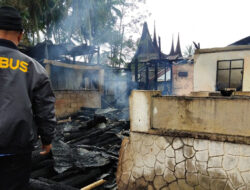 Kebakaran Landa Bukit Tandang; 4 Rumah Ludes, Satu Meninggal