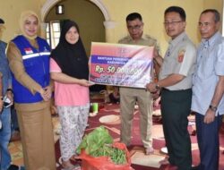 Pemkab Agam Bantu Korban Banjir Pasaman