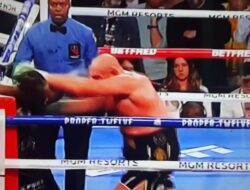 TKO Wilder, Tyson Fury Rebut Sabuk Juara Dunia WBC