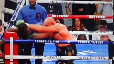 TKO Wilder, Tyson Fury Rebut Sabuk Juara Dunia WBC