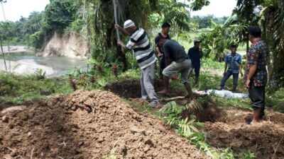 Batang Tiku Mengganas, Ratusan Kuburan Terancam Masuk Sungai
