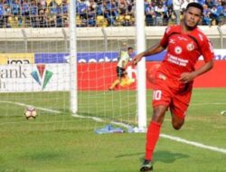 Nur Iskandar dan Vendry Mofu Kembali Berkostum Semen Padang