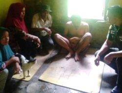 Babinsa Cek Warga yang Dipasung karena Gangguan Jiwa