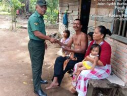 Babinsa Ini Sisihkan Gaji Bantu Warga tak Mampu