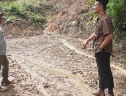 Jalan Padang Tarok Kembali Ditimbun Longsor