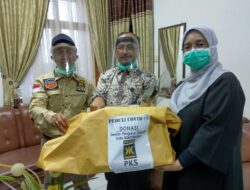 Peduli Tenaga Medis, DPD PKS Bukittinggi Beri Bantuan APD