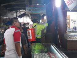 DPC Gerindra Padang Semprot Disinfektan di Masjid Taqwa dan Pasar Raya