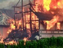 Kebakaran di Biaro Ampek Angkek Hanguskan Dua Rumah Gadang