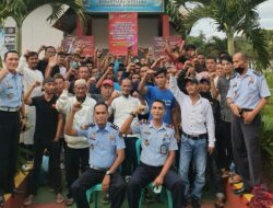 Bebas, Napi Lapas II Bukittinggi Senyum Sumbringah Bersama Kalapas