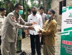 Pemuda Muhammadiyah Bagikan Sembako untuk Masyarakat Terdampak Covid-19