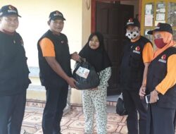Peringati HUT, Bawaslu Dharmasraya Bagikan Sembako