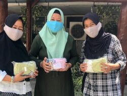Pengusaha Hotel Maninjau Indah Serahkan 2.650 Lembar Masker kepada Masyarakat