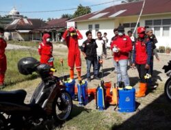 Rumah Warga Sungai Jariang Disemprot Disinfektan