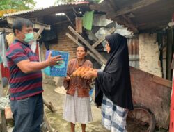 Irjen Fakhrizal Bagikan Ribuan Paket Sembako untuk Warga Sumbar
