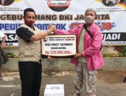 Gebu Minang Serahkan 1500 Paket Sembako