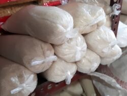 Gula Pasir Dijual Pedagang Rp21.000 per Kilogram