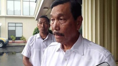 Luhut Soroti Peningkatan Kasus Covid-19 di Sumbar