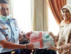 DPMPTSP-Naker Agam Distribusikan Masker ke Lapas Lubuk Basung