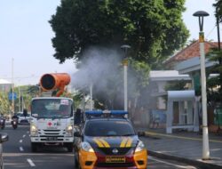 Operasi Penyemprotan Disinfektan PMI Diperkuat Samapta Polda Metro Jaya