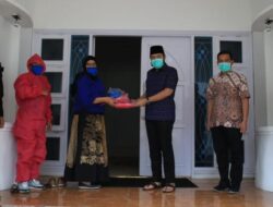 Puji Hastuti Berikan Bantuan 20 Set APD