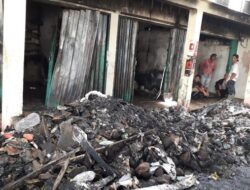 Kebakaran Hanguskan 7 Petak Kedai Pasar Pakan Ahad Koto Baru