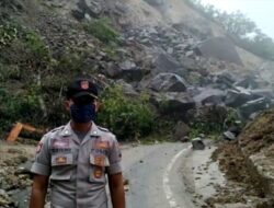 Jalan Sicincin – Malalak Kembali Ditutup Material Longsor