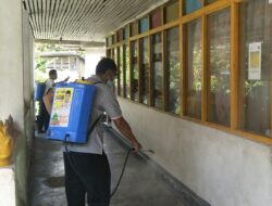 Lindungi Nagari Dari Virus Corona, Pemuda Ambacang Anggang Semprot Disinfektan
