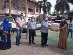 Wakil Ketua DPD Demokrat Sumbar Serahkan Bantuan APD Pada Puskesmas Lubuk Basung