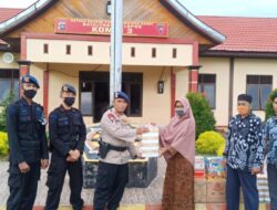 RM Umega Berbagai dengan Personel Brimob