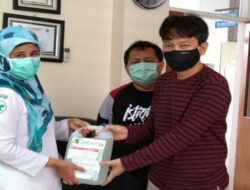 Untuk Puskesmas di Padang, Teknik Elektro Unand Distribusikan 1 Ton Disinfektan