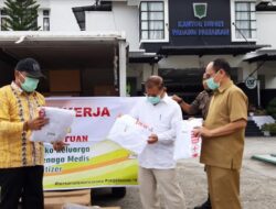 JKA Bagikan Ratusan APD di Pariaman dan Padang Pariaman