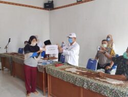 Warga Sungai Rumbai Timur Terima BLT Kabupaten
