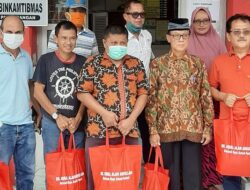 Dr. Iqbal Salurkan Bantuan untuk Masyarakat Kurang Mampu