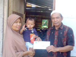 Tak Dapat BLT, Warga Lansano Terima Paket Bantuan dari Masjid