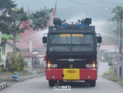 Pemko Padang Panjang-Brimob Lakukan Penyemprotan Disinfektan
