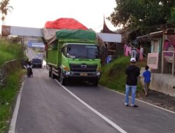 Truk Seret Jembatan Air Lasi Hingga 15 Meter