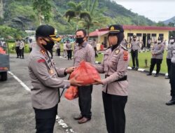 Bersumber dari Zakat Fitrah, Polres Padang Panjang Bagikan Paket Sembako