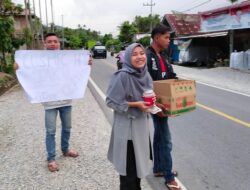 Pelajar Solok Selatan Rayakan Lulus SMA dengan Berbagi Takjil