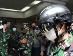 Canggih, Helm TNI AD Ini Bisa Deteksi Suhu Tubuh Hingga 10 Meter