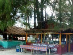 Pantai Tiku Mulai Ramai dengan Wisatawan
