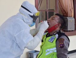 Biddokkes Polda Sumbar Swab Test Personel Polres Bukittinggi