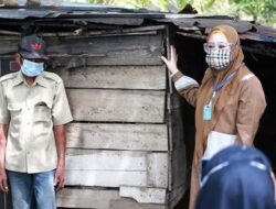 Temui Pak Ijap, Lisda Hendrajoni Bantu Bedah Rumah