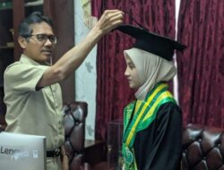 Ketika Gubernur Sumbar Memindahkan Tali Toga Anak ke Tujuhnya Sebagai Dokter