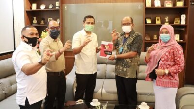 Komisi Informasi Serahkan Laporan 2019 ke DPRD Sumbar