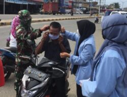 Tiga Mahasiswi Unri Bantu Relawan Sungai Rumbai Perangi Covid – 19