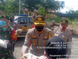 Kapolres Pariaman Antarkan Bantuan Beras untuk Warga