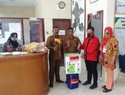 PDI Perjuangan Bantu Sarana Pendukung Normal Baru ke Kelurahan di Padang