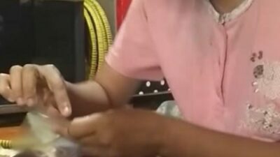 Siswi SMK Sawahlunto Bikin Kerupuk Emping  untuk Bantu Orangtua